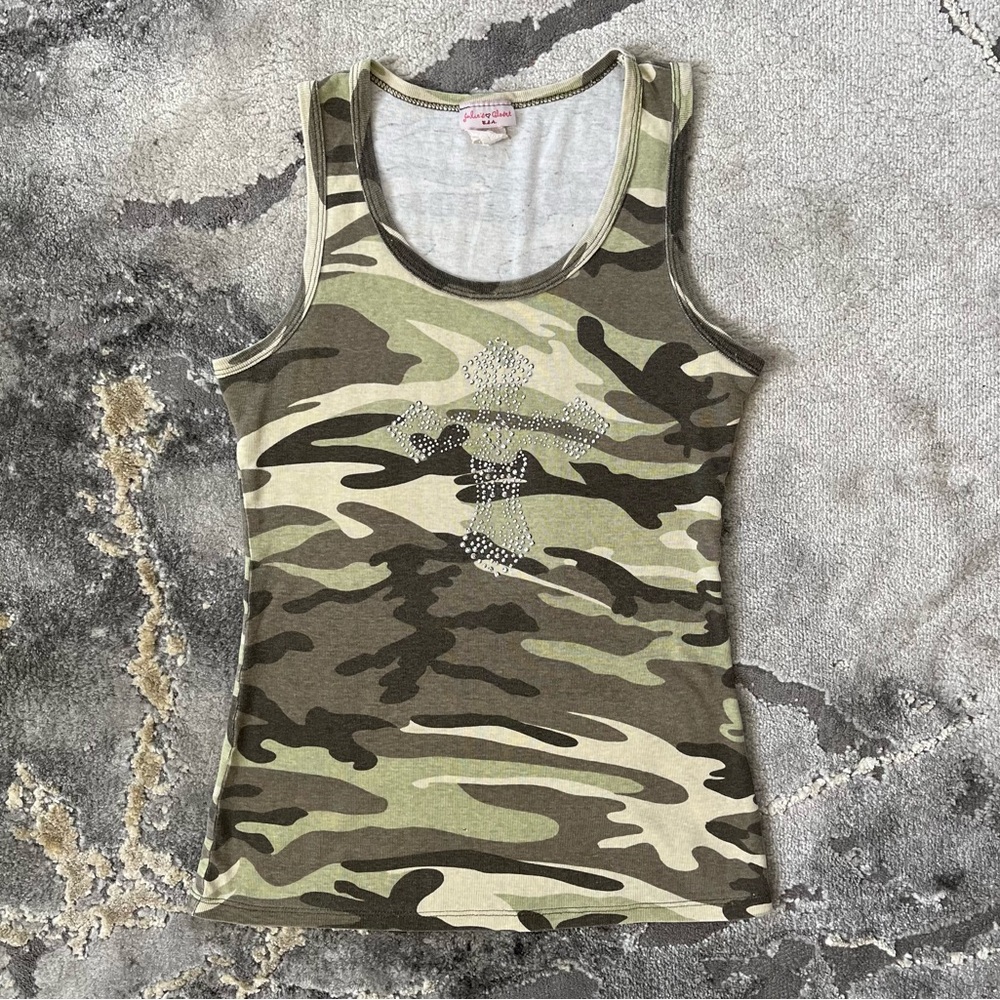 Rare vintage Julie’s Closet y2k camo print silver cross graphic tank top 🪖